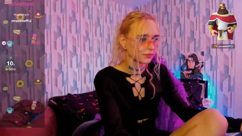 Snapshot of elli_26 chatting on December 17, 2024, 9:50 am Ellie online show from December 17, 2024, 9:50 am