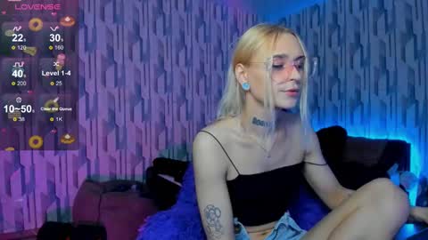 Snapshot of elli_26 chatting on January 17, 2025, 10:33 am Ellie online show from January 17, 2025, 10:33 am