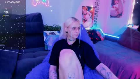 Snapshot of elli_26 chatting on November 16, 2025, 6:30 am Ellie online show from November 16, 2025, 6:30 am