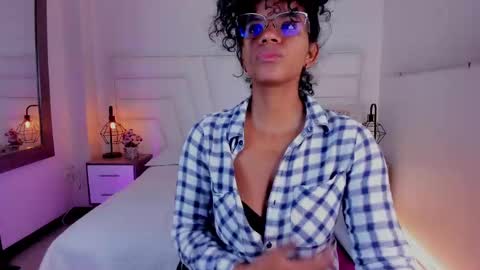 Snapshot of ellie_alves chatting on March 7, 2025, 12:23 pm Ellie online show from March 7, 2025, 12:23 pm