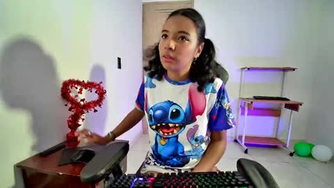 ellie_cute7 online show from May 8, 2026, 8:14 pm