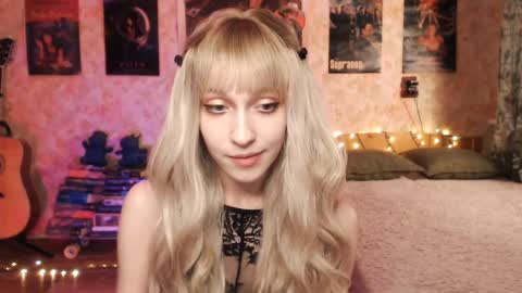 Snapshot of ellie_friendly chatting on January 9, 2025, 3:26 am ellie_friendly online show from January 9, 2025, 3:26 am