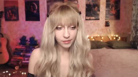 Snapshot of ellie_friendly chatting on January 20, 2025, 11:10 pm ellie_friendly online show from January 20, 2025, 11:10 pm