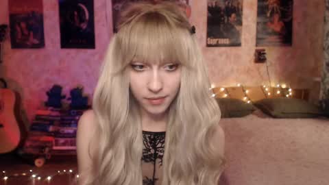 Snapshot of ellie_friendly chatting on January 30, 2025, 12:06 pm ellie_friendly online show from January 30, 2025, 12:06 pm