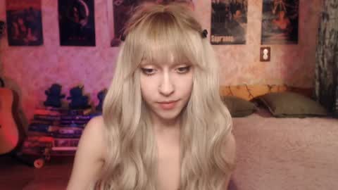 Snapshot of ellie_friendly chatting on January 31, 2025, 12:18 pm ellie_friendly online show from January 31, 2025, 12:18 pm