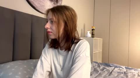 Snapshot of ellie_hollow chatting on September 18, 2025, 6:59 am Ellie online show from September 18, 2025, 6:59 am