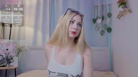 Snapshot of ellie_hollow chatting on January 9, 2026, 9:12 am Ellie online show from January 9, 2026, 9:12 am