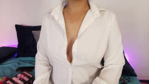 Snapshot of elliee1 chatting on May 18, 2026, 12:11 pm elliee1 online show from May 18, 2026, 12:11 pm