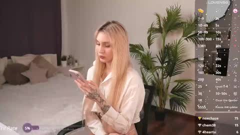 Snapshot of elliefrost chatting on February 28, 2025, 1:47 am elliefrost online show from February 28, 2025, 1:47 am