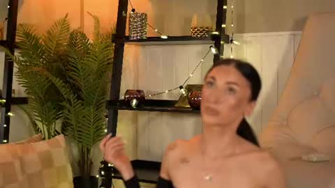 EllieJules online show from August 10, 2026, 3:54 am