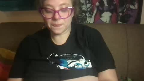 Ellie Louise online show from December 4, 2025, 9:34 pm