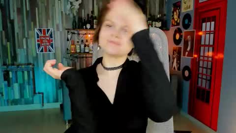 elliemurler online show from December 14, 2025, 1:27 pm