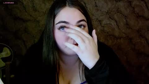 Snapshot of ellies_8 chatting on September 29, 2025, 4:01 pm Ellie online show from September 29, 2025, 4:01 pm