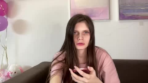 Snapshot of elliewalkersdreamgirl chatting on February 5, 2025, 10:33 pm Effie1818 online show from February 5, 2025, 10:33 pm