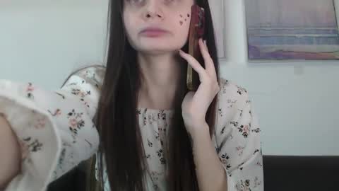 Snapshot of elliewalkersdreamgirl chatting on February 16, 2025, 8:44 pm Effie1818 online show from February 16, 2025, 8:44 pm