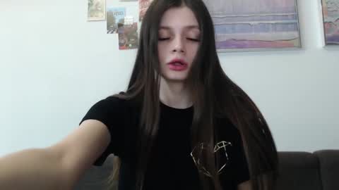 Snapshot of elliewalkersdreamgirl chatting on March 4, 2025, 5:34 pm Effie1818 online show from March 4, 2025, 5:34 pm