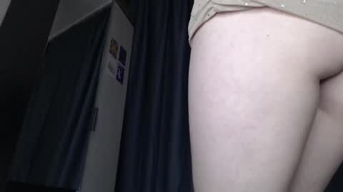 Snapshot of elliewalkersdreamgirl chatting on October 17, 2025, 5:15 pm Effie1818 online show from October 17, 2025, 5:15 pm