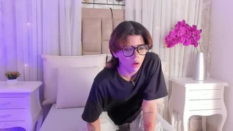 Snapshot of elliot_walker chatting on February 2, 2026, 8:51 pm online show from February 2, 2026, 8:51 pm