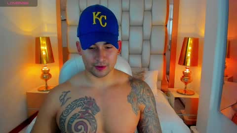 Snapshot of elliott_veelez chatting on December 2, 2024, 8:11 pm E L L I O T V E L E Z online show from December 2, 2024, 8:11 pm