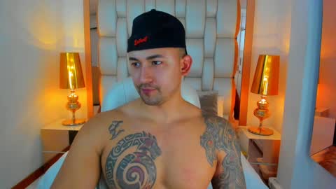 Snapshot of elliott_veelez chatting on December 5, 2024, 8:33 pm E L L I O T V E L E Z online show from December 5, 2024, 8:33 pm