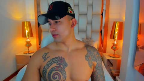 Snapshot of elliott_veelez chatting on December 8, 2024, 12:19 pm E L L I O T V E L E Z online show from December 8, 2024, 12:19 pm