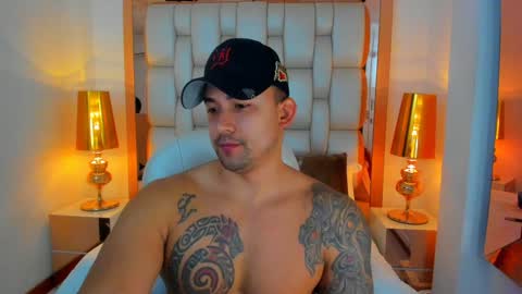 Snapshot of elliott_veelez chatting on December 15, 2024, 12:06 pm E L L I O T V E L E Z online show from December 15, 2024, 12:06 pm