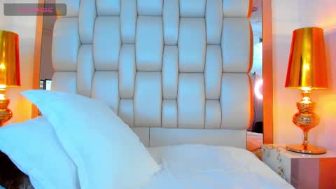 Snapshot of elliott_veelez chatting on February 10, 2025, 11:23 pm E L L I O T V E L E Z online show from February 10, 2025, 11:23 pm