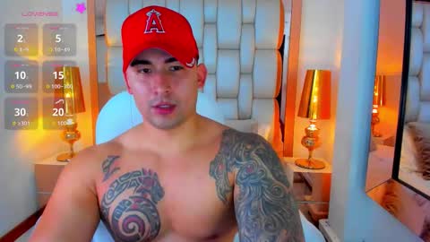 Snapshot of elliott_veelez chatting on September 17, 2025, 8:32 pm E L L I O T V E L E Z online show from September 17, 2025, 8:32 pm