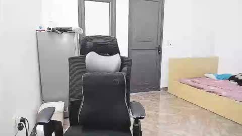 ellsa9x online show from December 4, 2025, 3:27 am