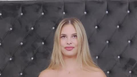 Snapshot of ellsa_jean chatting on September 10, 2025, 2:33 am Elsa Jean online show from September 10, 2025, 2:33 am