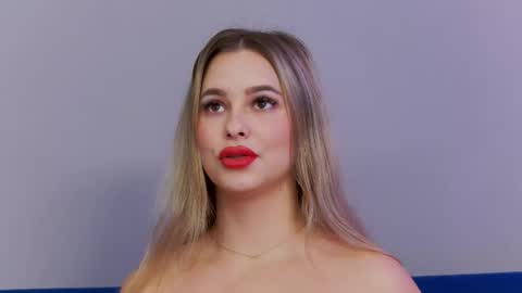 Elsa Jean online show from October 20, 2025, 4:02 am