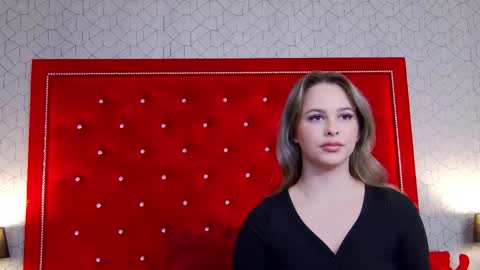 Elsa Jean online show from November 18, 2025, 3:12 am