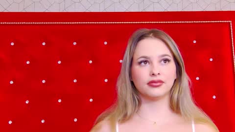 Elsa Jean online show from November 19, 2025, 3:28 am