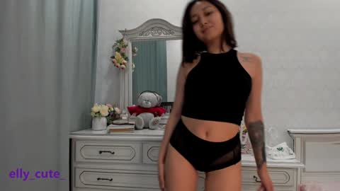 Snapshot of elly_cute_ chatting on December 4, 2024, 3:26 am Elly Cute online show from December 4, 2024, 3:26 am