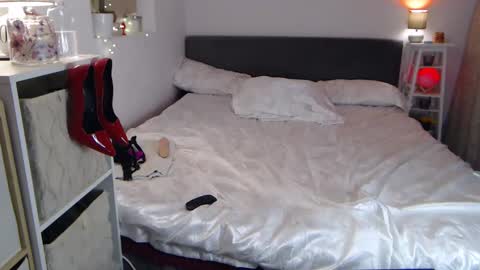 Snapshot of elly_denise chatting on January 29, 2025, 10:11 pm Denise online show from January 29, 2025, 10:11 pm