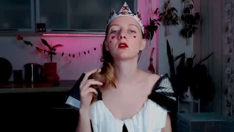 Snapshot of elly_helly chatting on October 31, 2025, 8:21 pm elly_helly online show from October 31, 2025, 8:21 pm