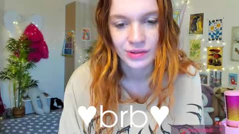 Snapshot of elly_milas chatting on April 19, 2026, 6:24 am Elly Fansly online show from April 19, 2026, 6:24 am