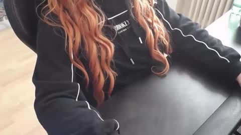 Elly online show from November 12, 2025, 9:53 am