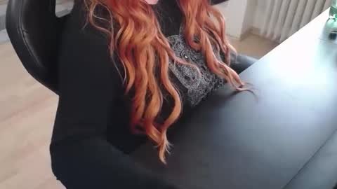 Elly online show from November 23, 2025, 9:09 am