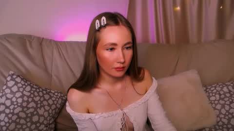 Snapshot of ellycolins_ chatting on February 6, 2026, 3:33 am Elly online show from February 6, 2026, 3:33 am