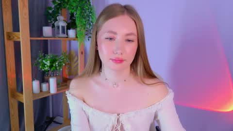  Elly  online show from May 23, 2026, 3:23 am