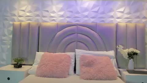 Snapshot of ellye_evans_ chatting on June 21, 2026, 11:24 am Ellye online show from June 21, 2026, 11:24 am