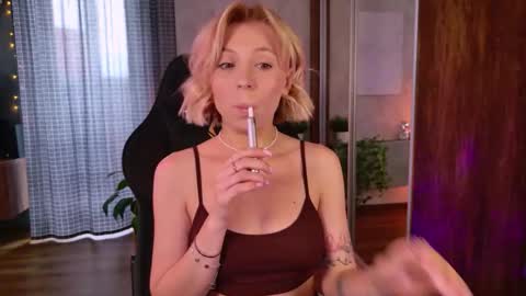 Elly online show from November 2, 2025, 4:04 am