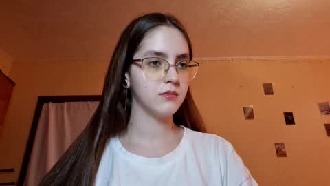 Snapshot of elmeraurora chatting on March 1, 2026, 12:18 pm Kate online show from March 1, 2026, 12:18 pm