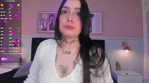 Elodie  online show from December 21, 2025, 12:45 pm