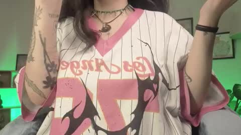 Snapshot of eloisee_ chatting on November 25, 2025, 4:45 am Eloise . online show from November 25, 2025, 4:45 am