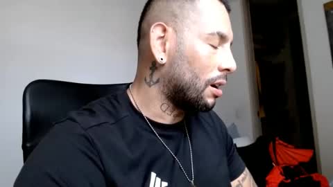 Snapshot of elosocazador chatting on January 3, 2025, 8:43 pm elosocazador online show from January 3, 2025, 8:43 pm