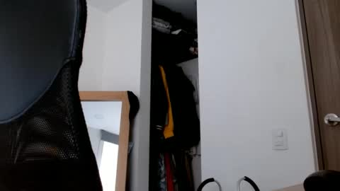 Snapshot of elosocazador chatting on February 21, 2025, 10:37 pm elosocazador online show from February 21, 2025, 10:37 pm