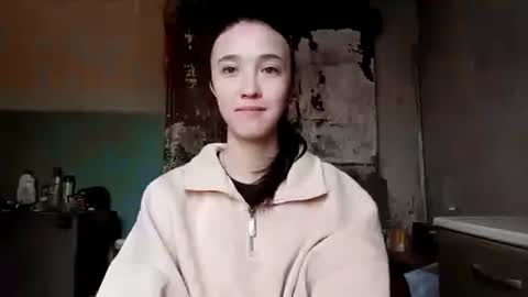 Snapshot of elouisevallian chatting on June 11, 2026, 2:11 am Elara online show from June 11, 2026, 2:11 am