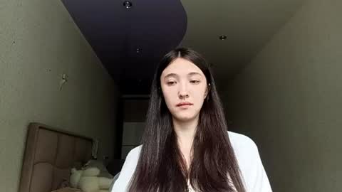 Snapshot of elouisevallian chatting on July 2, 2026, 3:23 am Elara online show from July 2, 2026, 3:23 am